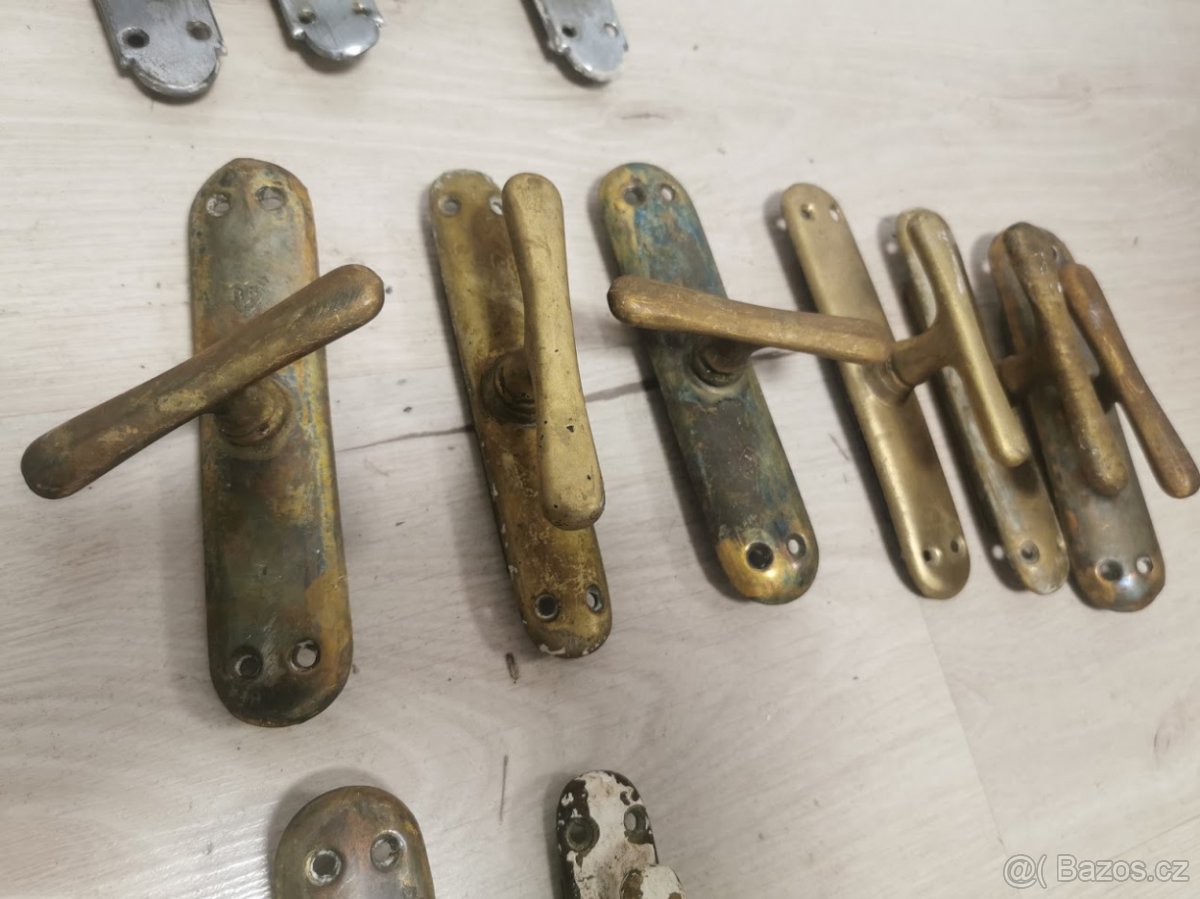 historické okenní kličky, olivy, rozvory, půlolivy, balk. kl - 10