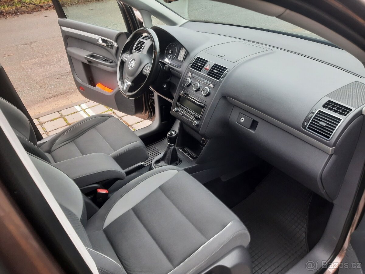 Volkswagen Touran 1.4TSI 103kW, 2013, 124300km - 10