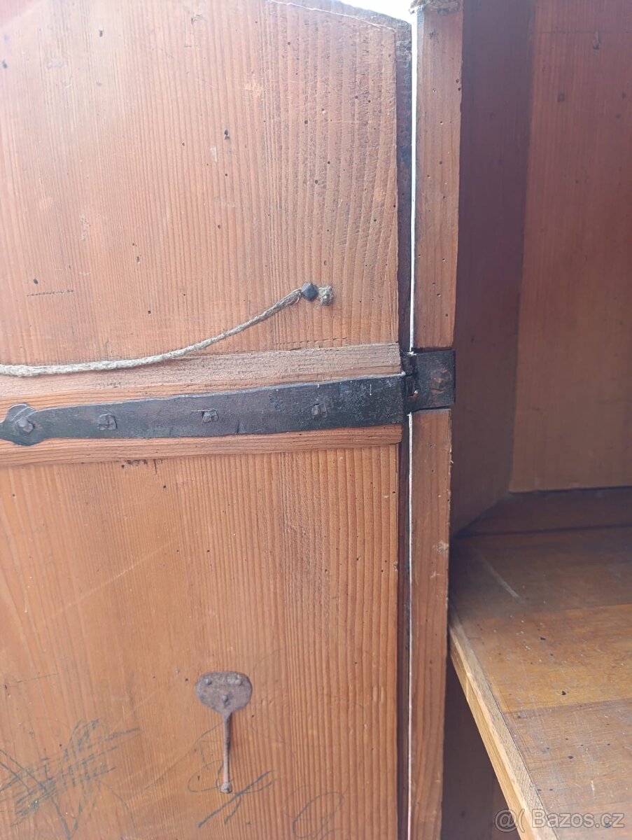 Starožitná skříň - 10