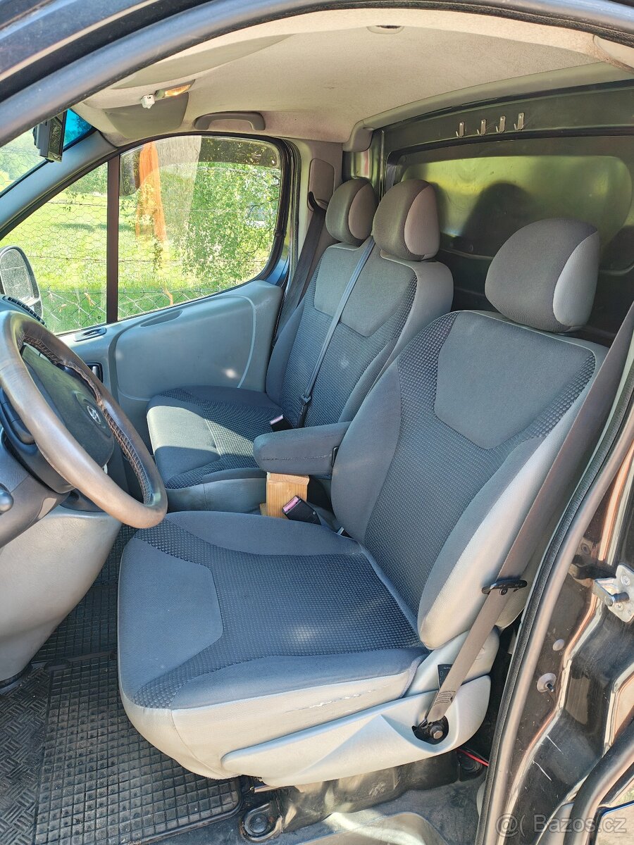 Opel Vivaro 2,0CDTI, rok 2008 - 10
