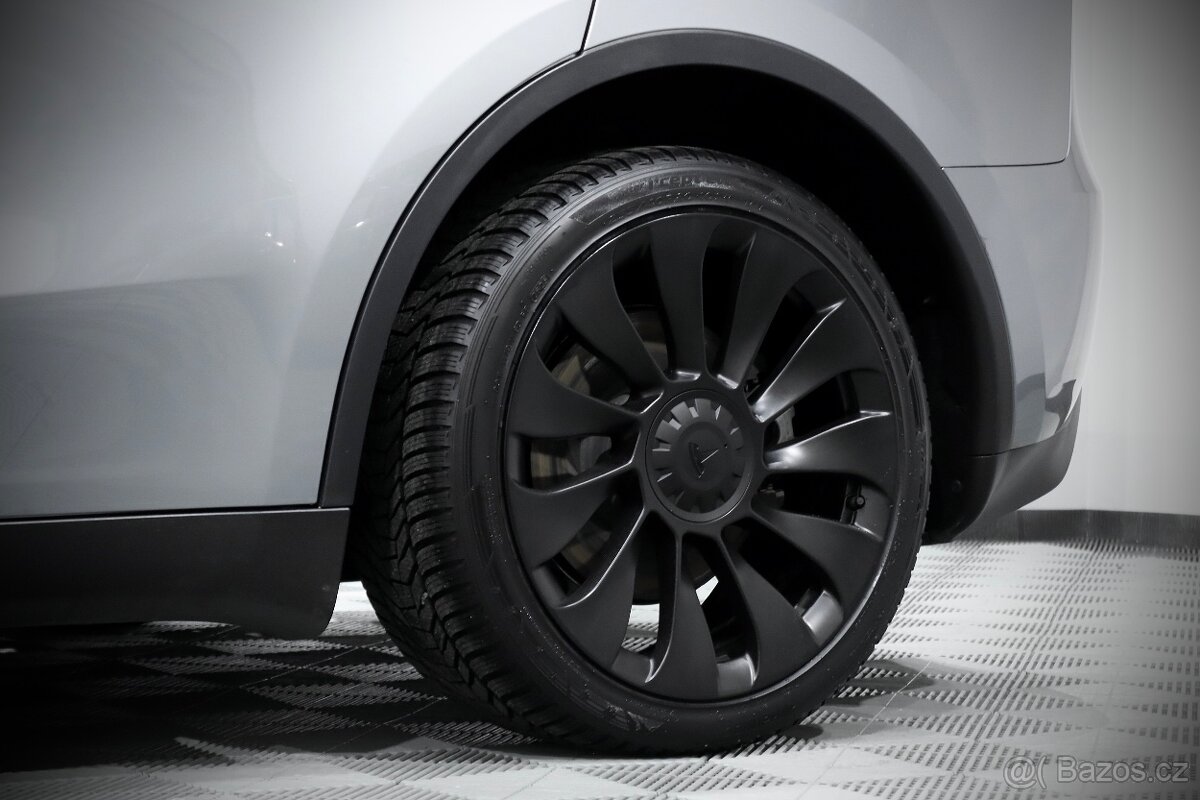 Tesla Model Y Long Range Dual Motor AWD REZERVOVÁNO - 10
