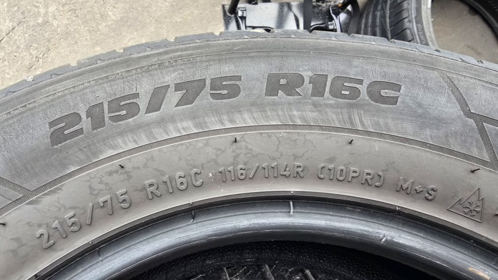 Celoroční pneu 215/75/16c Pirelli - 10