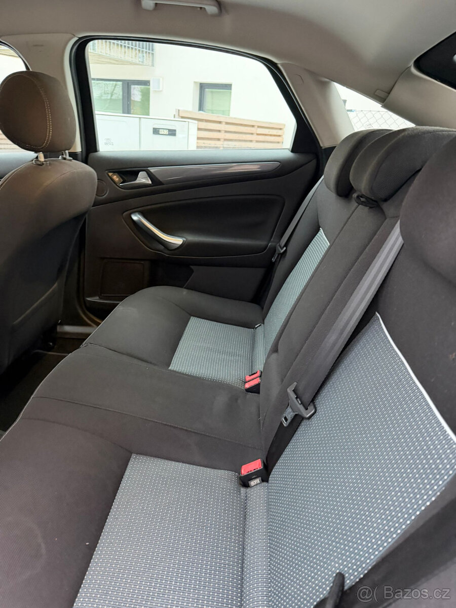 Ford Mondeo 1.6i TOP STAV - 10