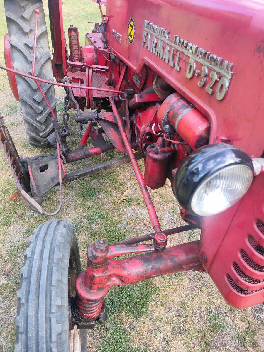 traktor MC CORMICK - 10