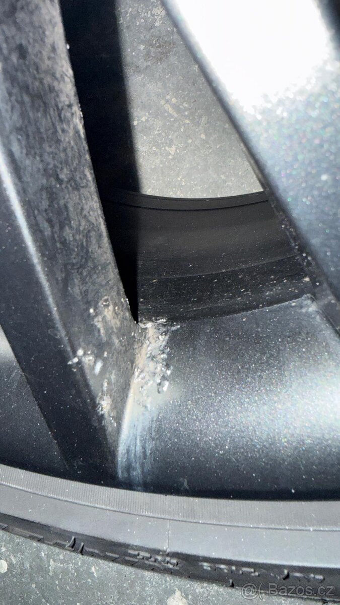 Alu kola Škoda Octavia 3 originál zimní pneu Pirelli 6,5mm - 10