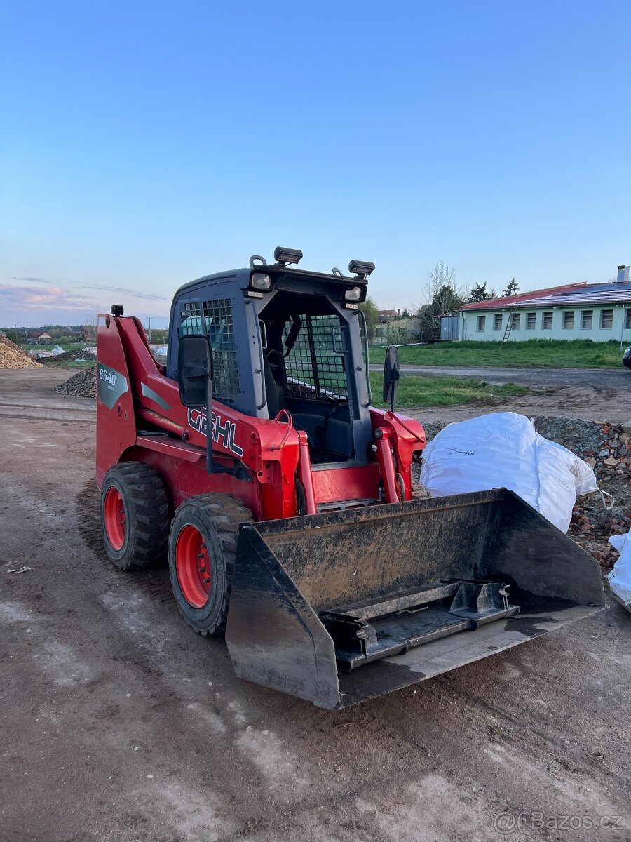 Smykový nakladač GEHL 6640 - servis za 150t Kč hotový - 10