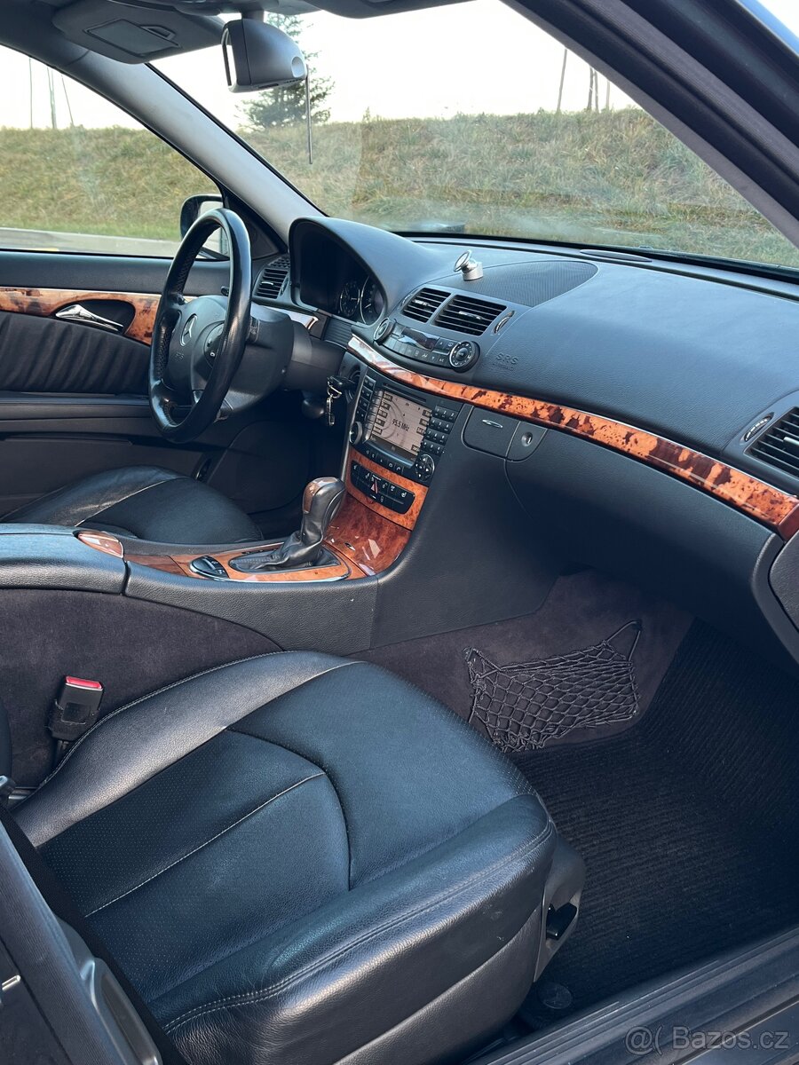 Mercedes-Benz W211 - 10