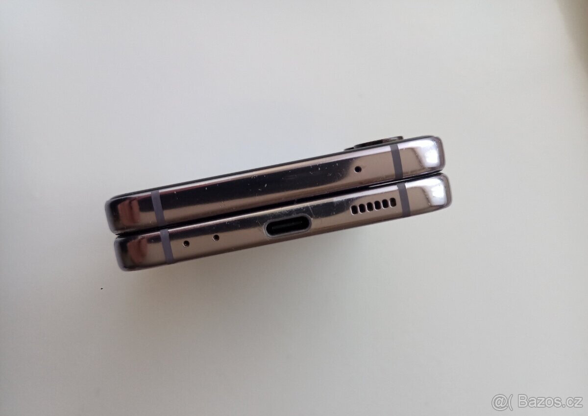 Samsung Galaxy Z Flip 4 - 10