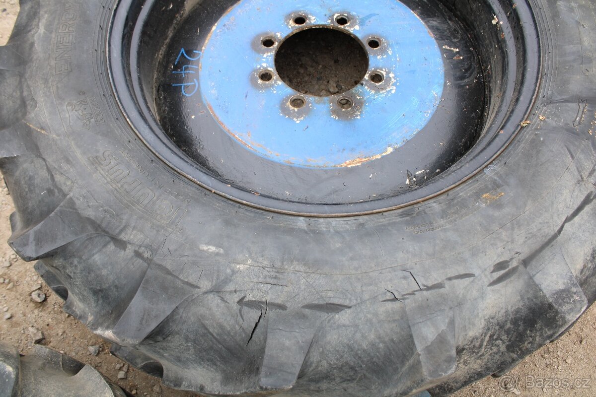 Zetor 8011 8145 zadní kola 16.9-34 vzorek 75% - 10