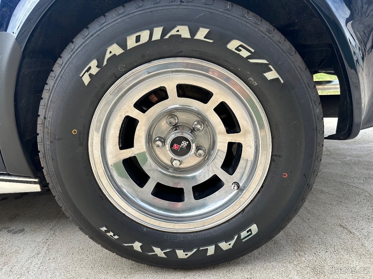 Chevrolet Corvette C3 Stingray 1976 malé zadní okno - 10