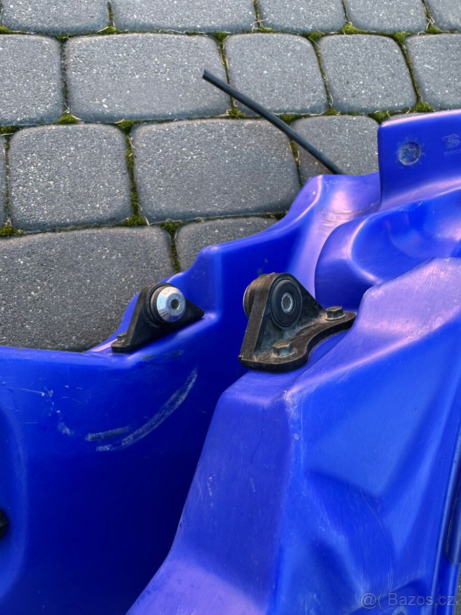 Palivová nádrž s kohoutkem Yamaha YZ 125 250 r 02-04 - 10