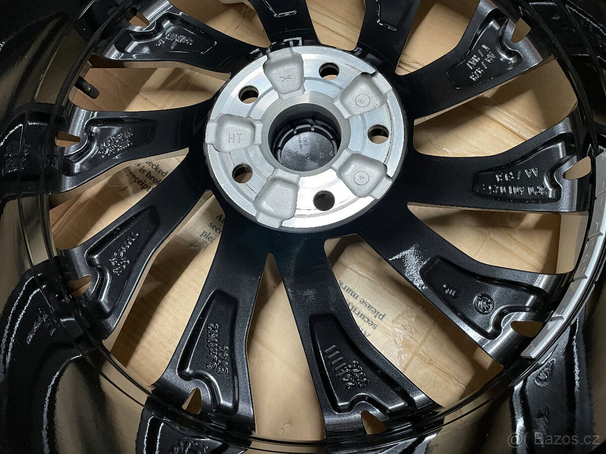 SUPERB 4, 3 NOVÁ ZIMNÍ ALU HELIX BLACK 235/40/19 R.V 2024 - 10