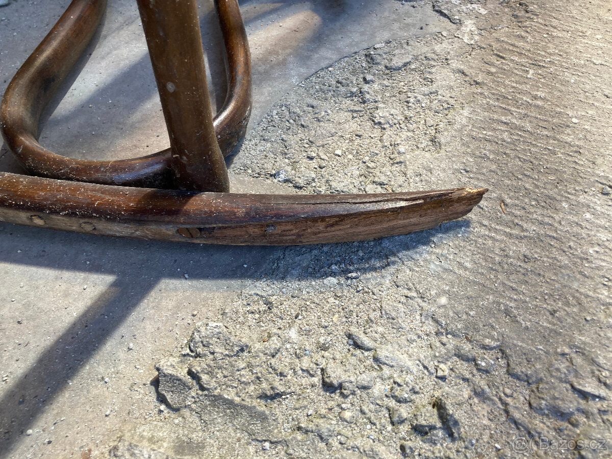 Houpací křeslo staré k resturování za 500 kč - 10