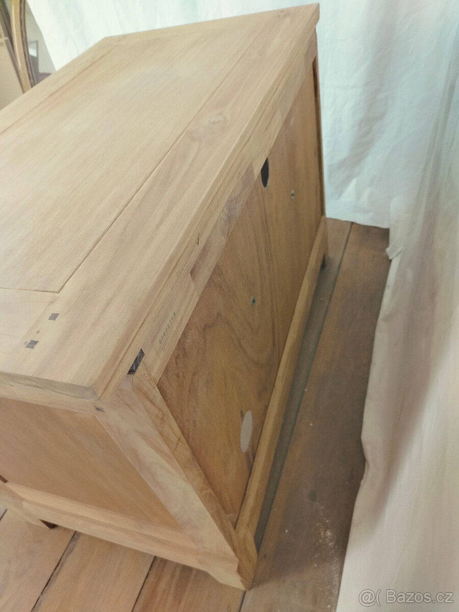 Skříňka dřevěná TEAK - 10