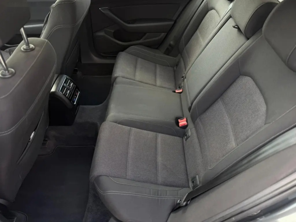 Volkswagen Passat - 10