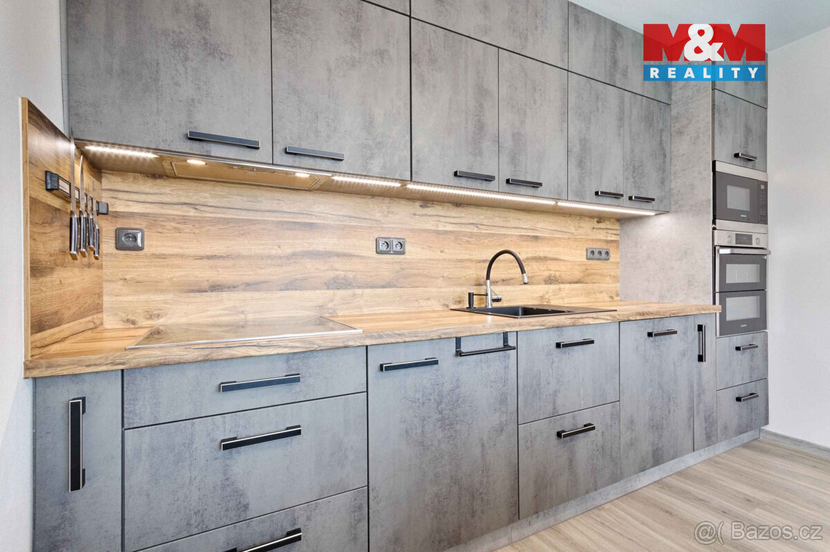 Prodej bytu 3+1, 73 m², Pacov, ul. Ferd. Pakosty - 10