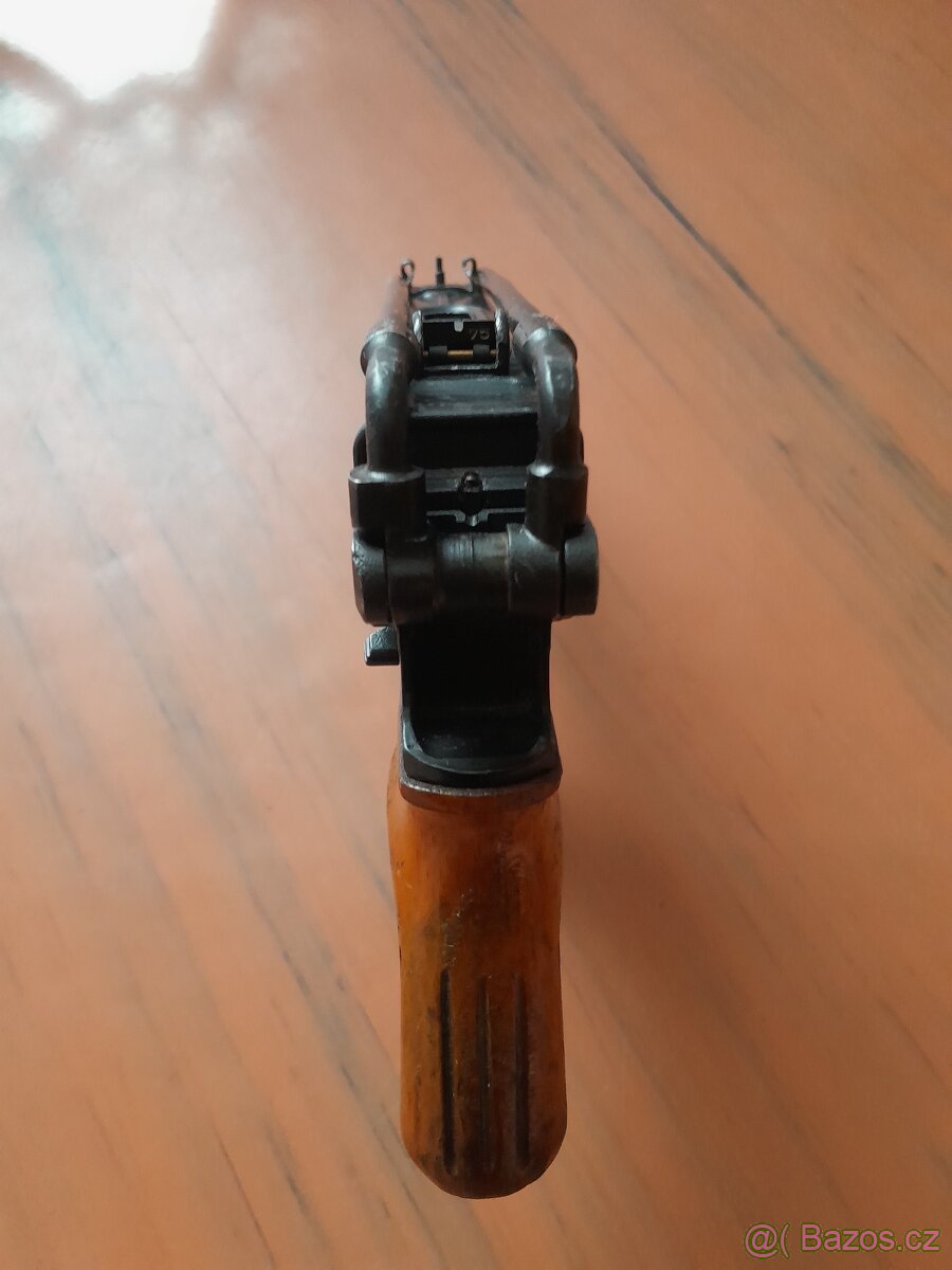 Znehodnoceny samopal vz 61 - 10