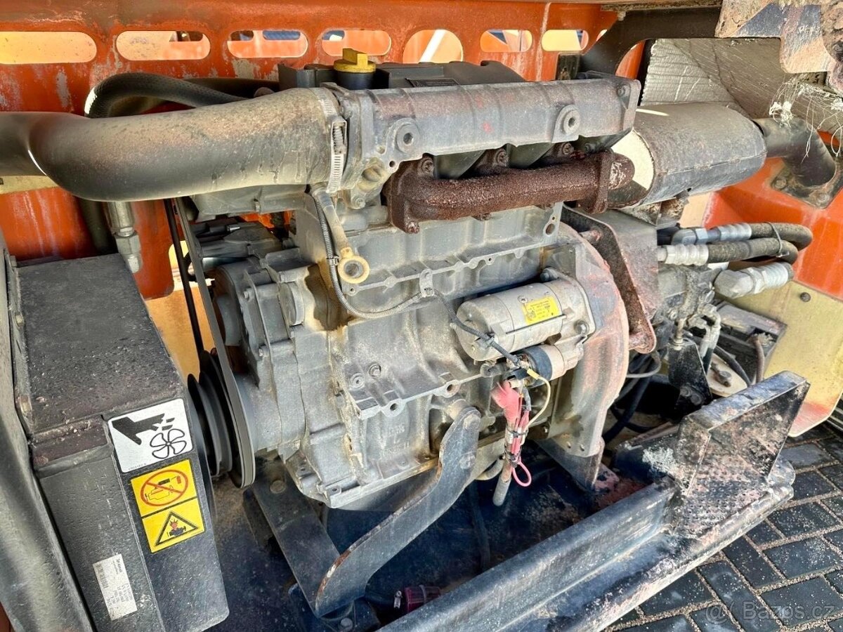 Terénní nůžková plošina JLG 3394 RT - 10