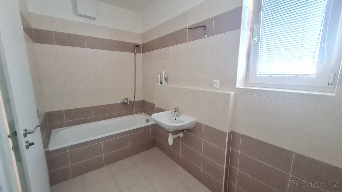 Pronájem bytu 3+kk • 77 m² bez RK - 10