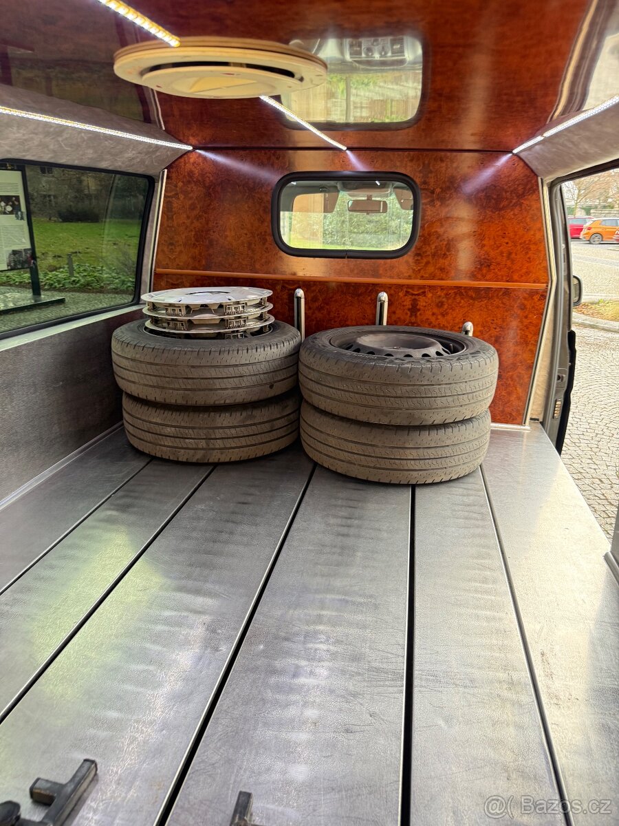 pohřební auto - 10