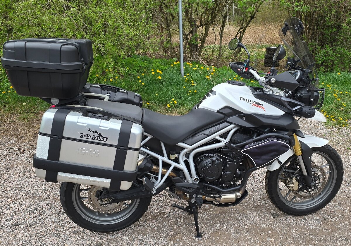 TRIUMPH TIGER 800 - 10