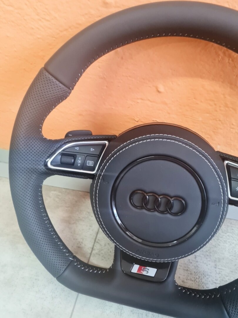 AUDI MULTIFUNKCNY VOLANT S AIRBAGOM A PADLAMI . - 10