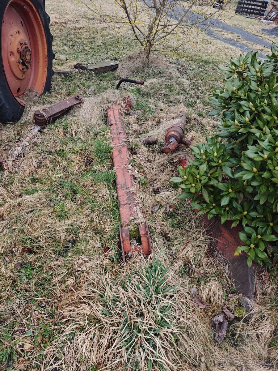 Traktorbagr Bělorus - 10