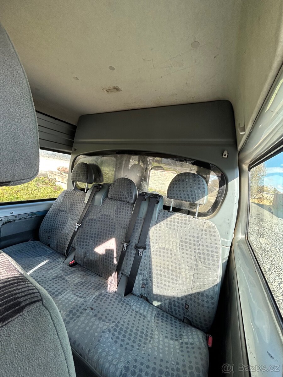 Ford Transit 2.2tdci - 6 míst, L2H2 - 10