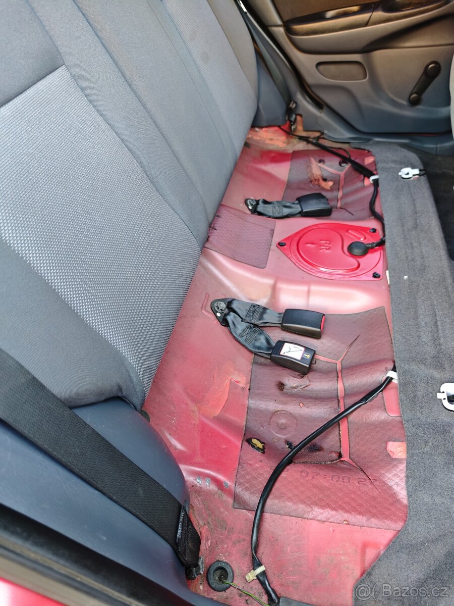 Nissan Almera 1.5 72 kw - 10