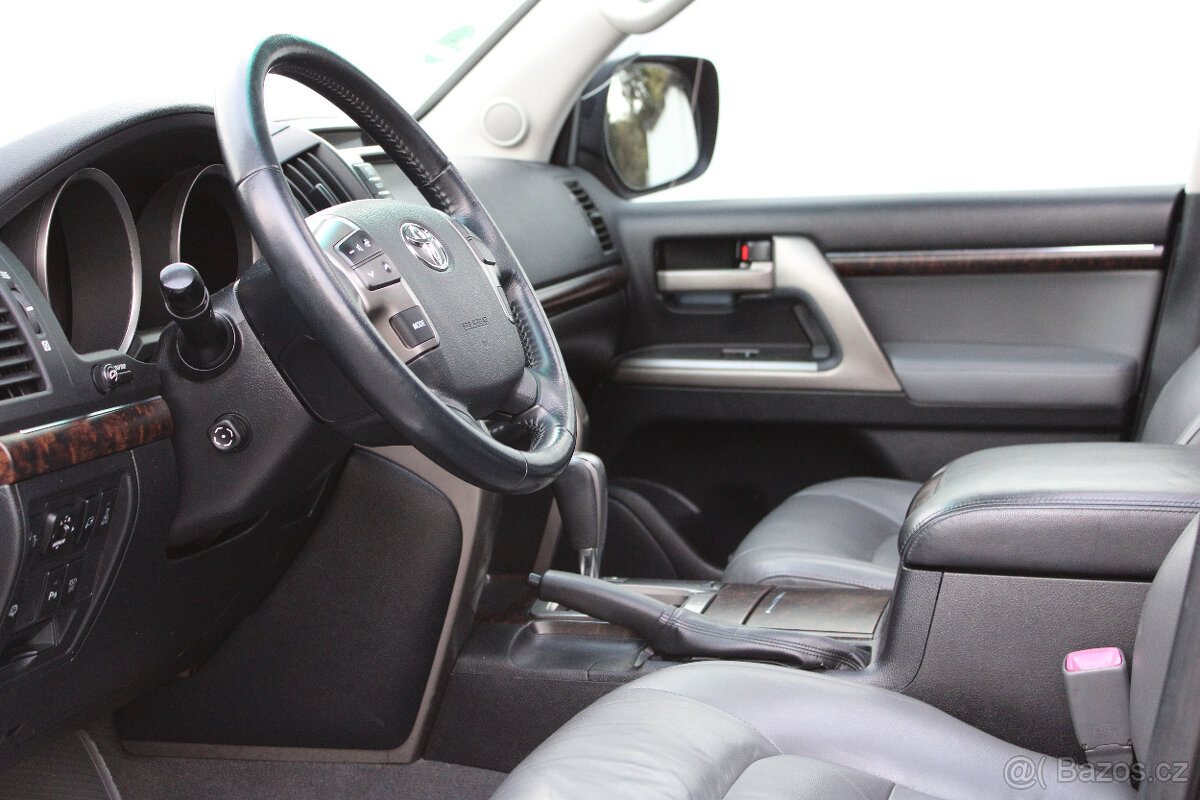 Toyota Land Cruiser 200 4.5 D4-D Luxury / 210 kW / Tažné - 10