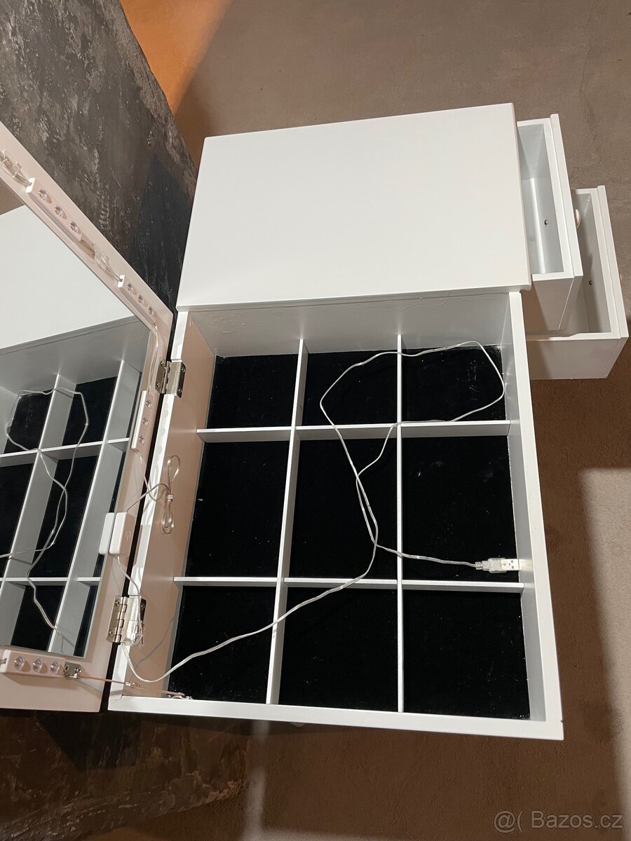 Toaletní stolek 40x70 cm - 10