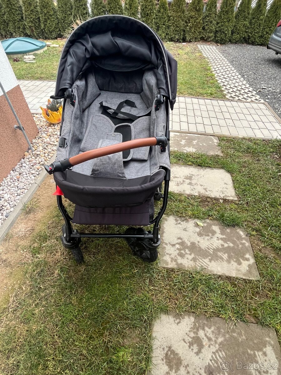 Kočárek a autosedačka - 10