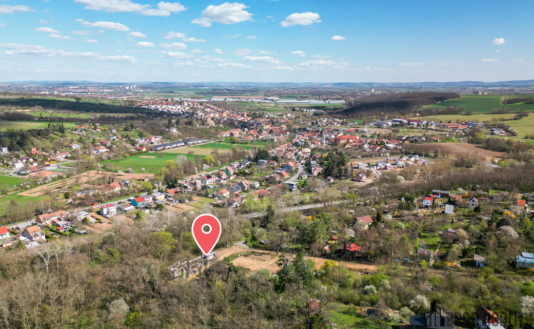 Prvorepubliková vila s pozemkem 5 181 m² v Želešicích - 10