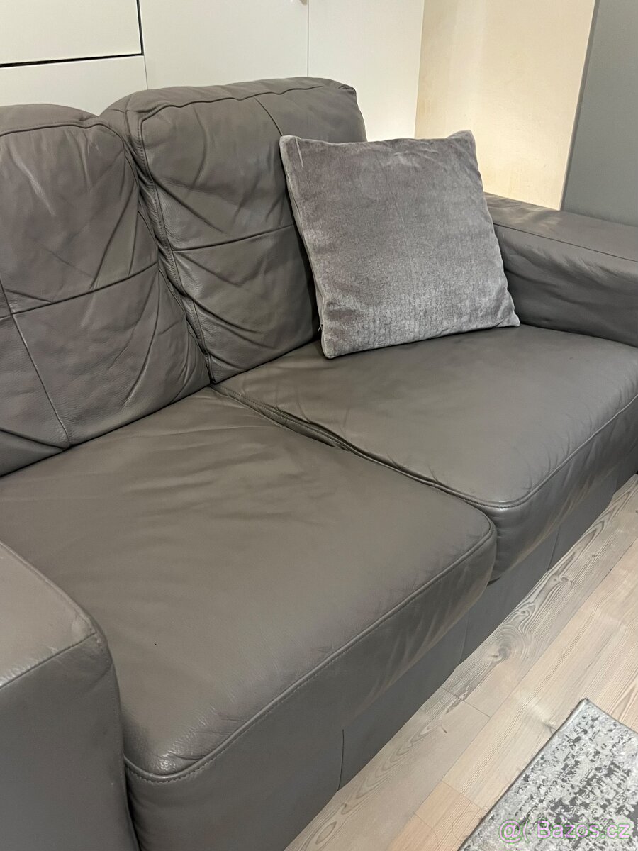 IKEA SKOGABY – kožená 2-místná sedačka, šedá - 10