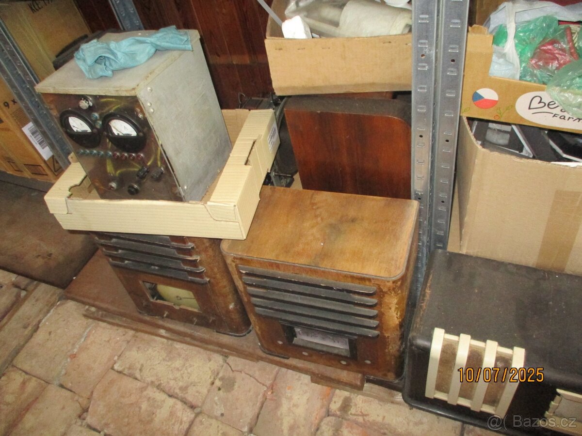 Stará rádia dle vlastního výběru a různé radiodíly. - 10