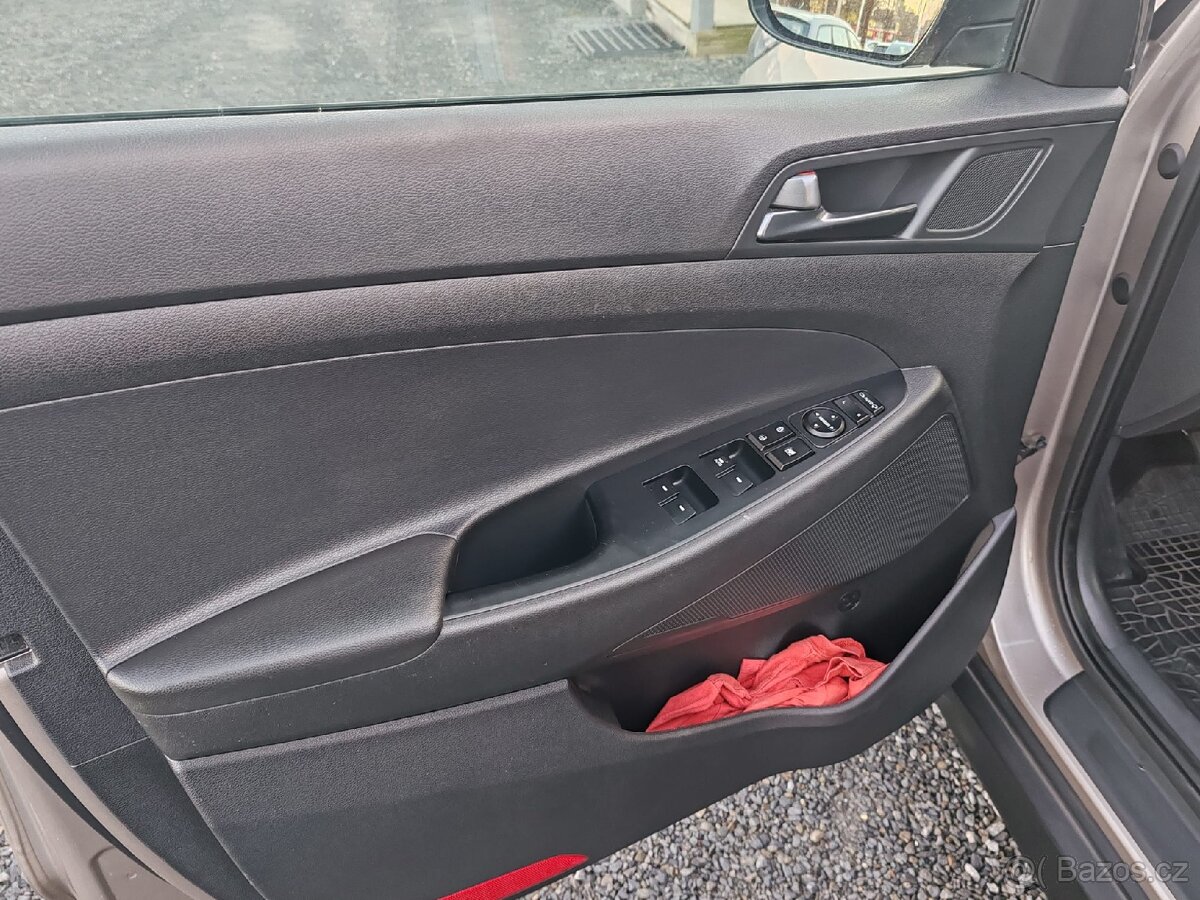 Hyundai Tucson 1.7 CRDi 1. májitel - 10