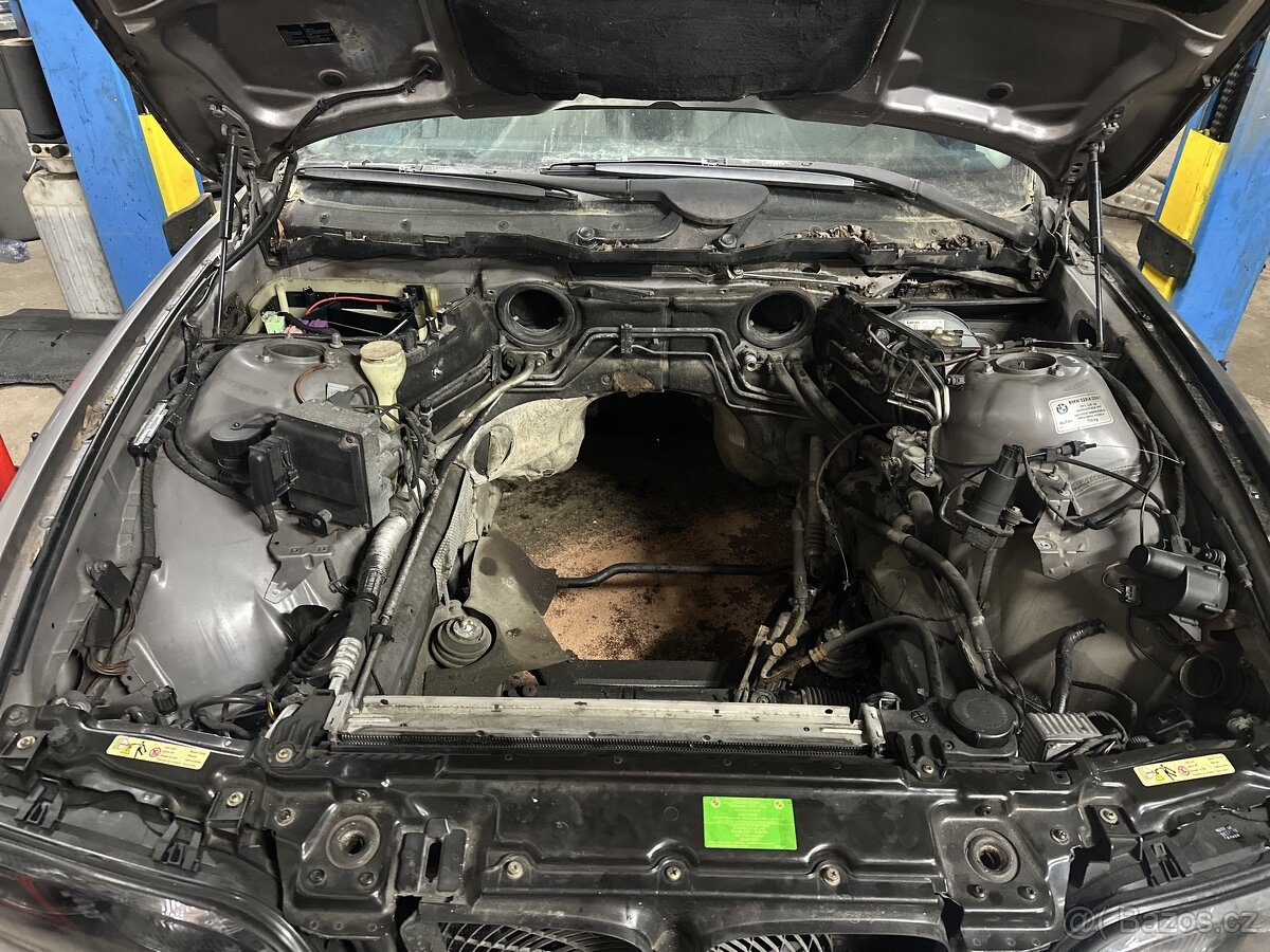 BMW E39 bez motoru - 10
