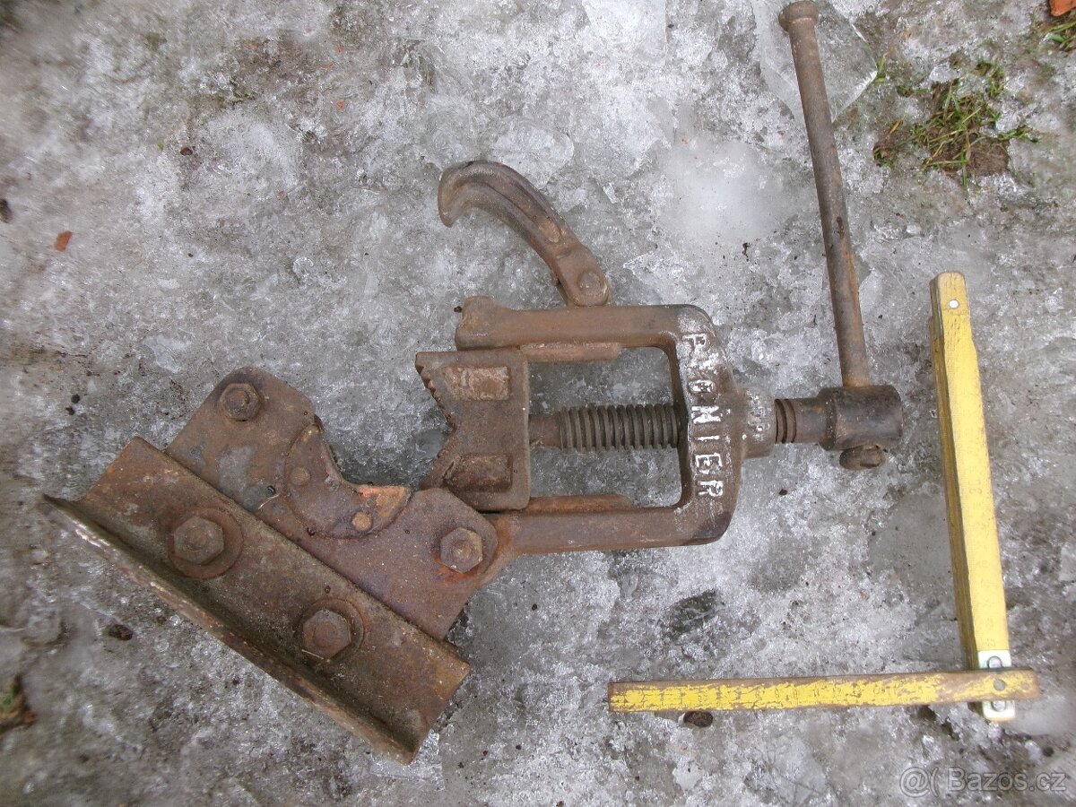 prodám kompresor, různé svěráky, kladky...a další nářadí - v - 10