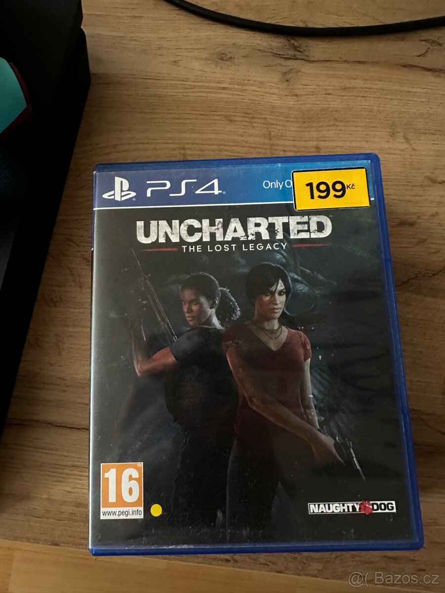 PlayStation 4 Slim - 10