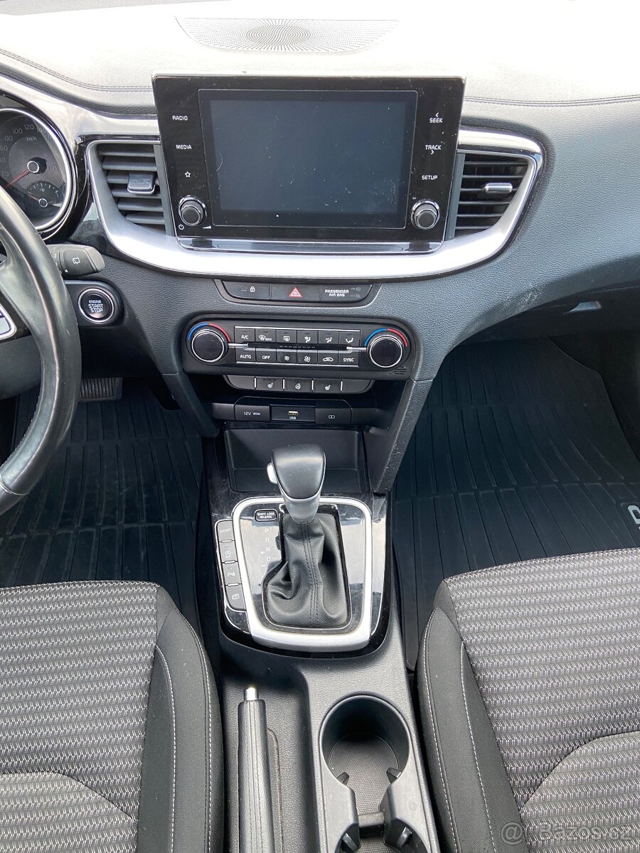 KIA CEED SW model 2022 - 10