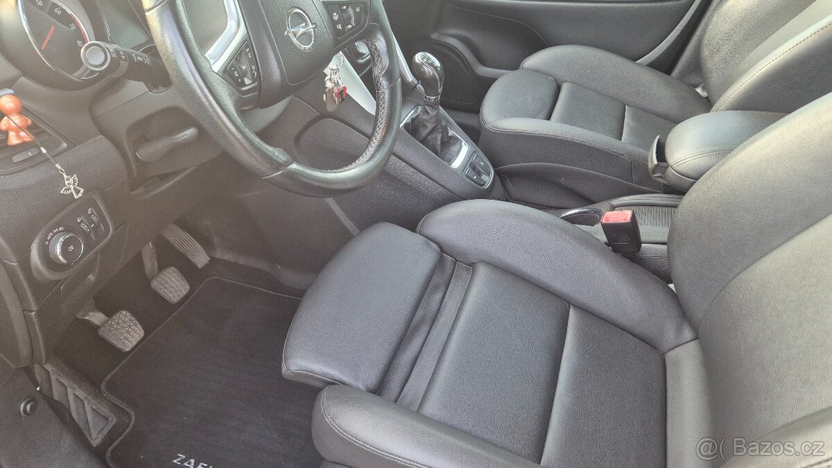Opel zafira tourer - 10