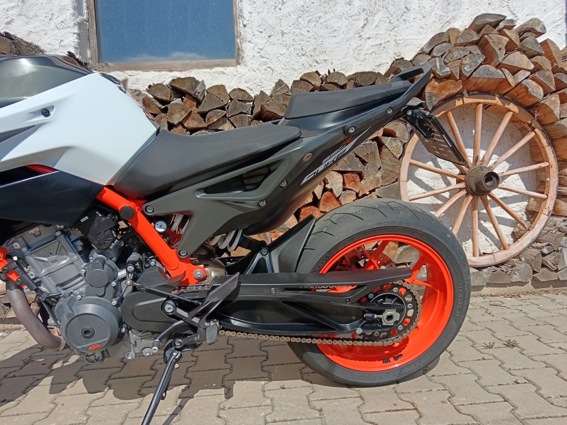 KTM DUKE 890 R - 10