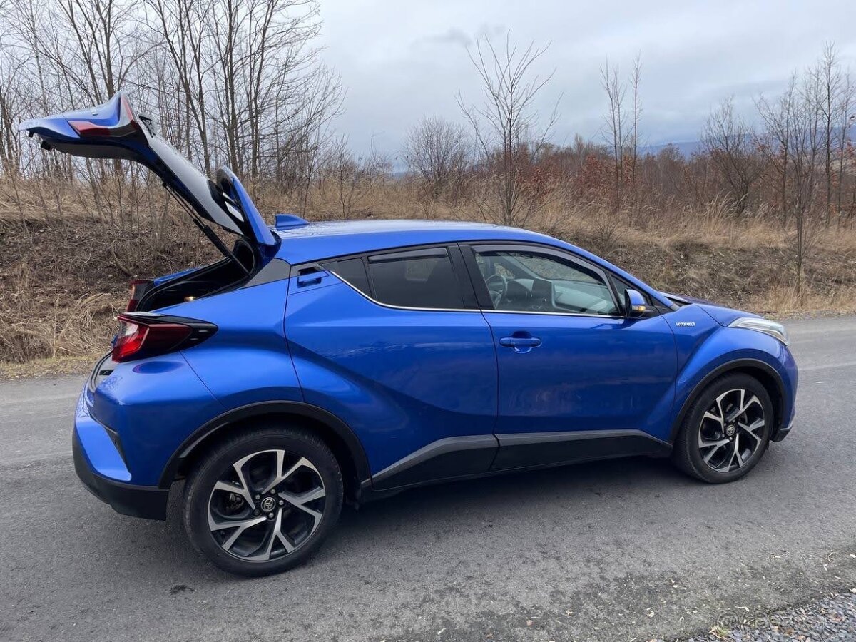 Toyota C-HR 1.8 Hybrid rok 2021 - 10