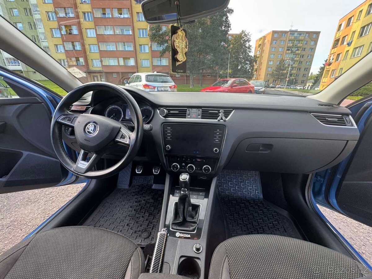 Škoda Octavia Scout - 10