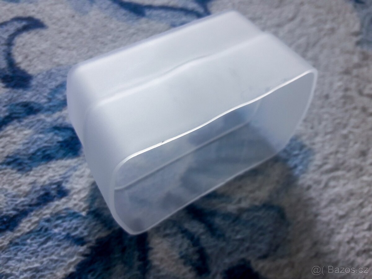 Krytka objektivu, popruh, clona, difuzer, očnice.. - 10