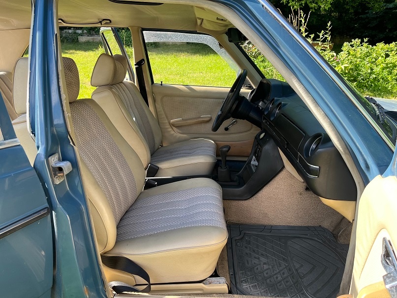 Mercedes W123 200D - 10