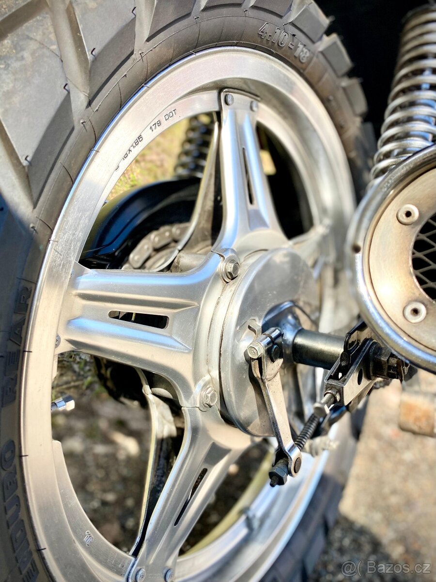 Honda CB400N (1980) - 10