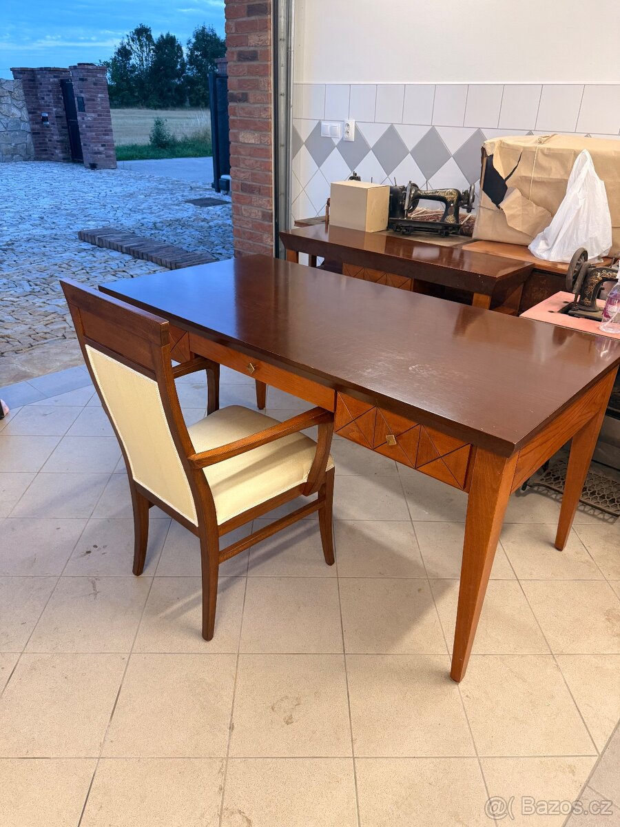 Dřevěný set - komoda, tv stolek, stůl s židlí - 10