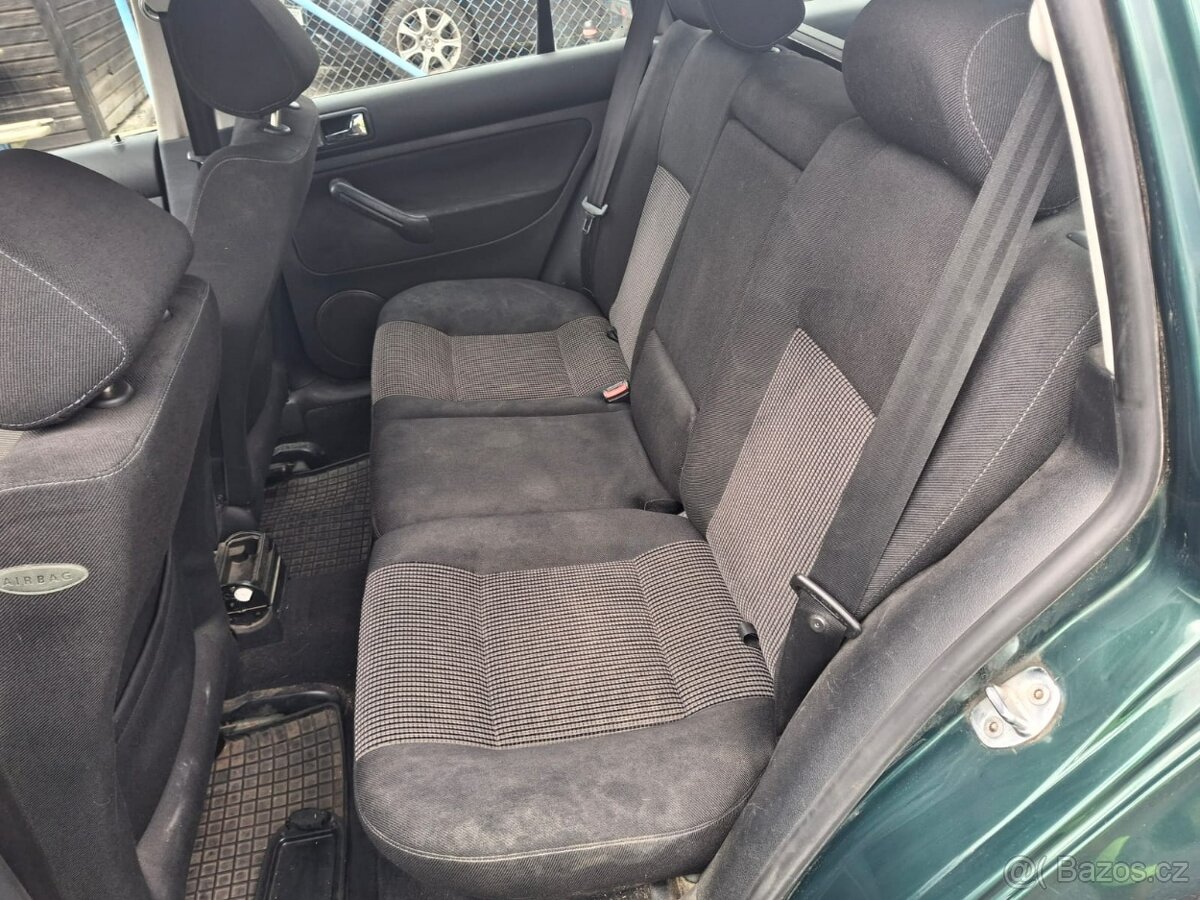 VW Golf kombi 1,6i - 10