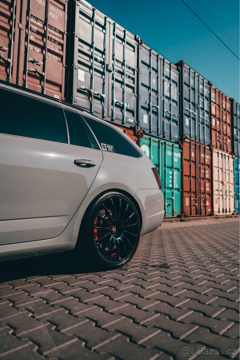 Škoda Octavia RS 245 Combi - 10